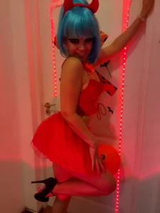 Sweeteest_Julie Halloween Bilde 4