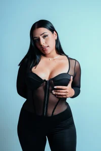 Black always is a good option de CamilaOrtiz_ Foto