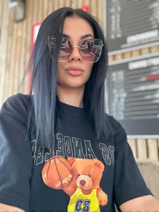 Olivia__Hart Public Pic 3