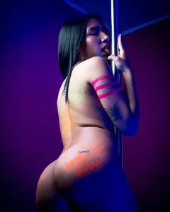 tony_and_sophiaSophia neon Bild 2