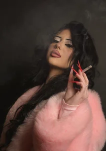 SexyNixy My cigarette isnt`t the only thing that`s burning.. Foto 6