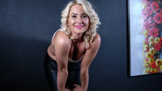 LuckySara Black Leather Immagine  3