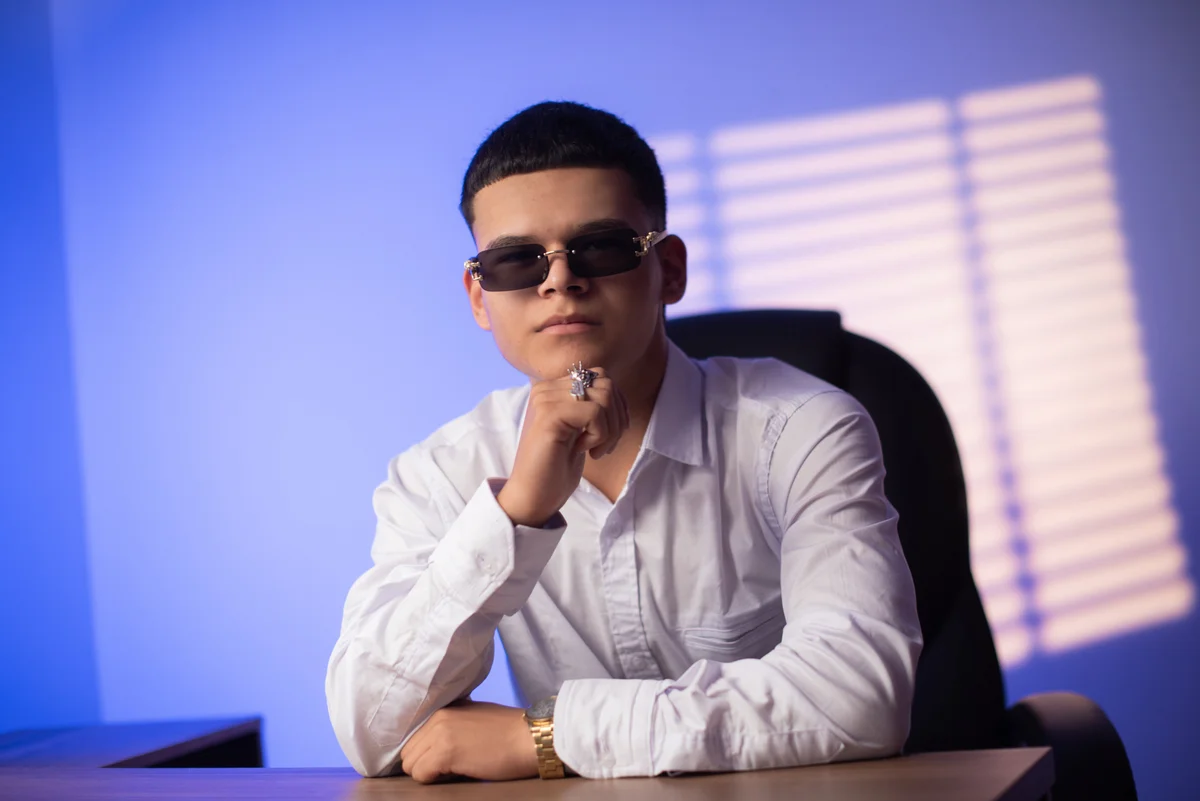 DylanRoyce_ Populært bilde 3820