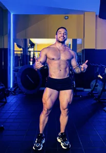 FreszXのPoses en el Gymの枚の写真