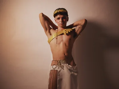 Ian_Castillo_ IAN THE GREEK BOY 👑 Immagine 