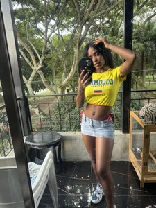 Lillie_Burges 💛 Pic 3