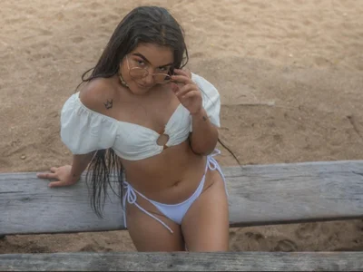 queenDanielax Beach moment Pic 3