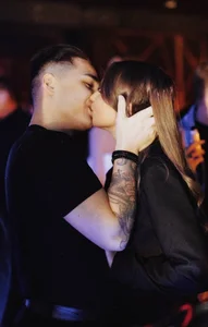 Public od IsabellaCouplee  2 snímek