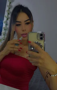 Ariana-Cobos Public Pic 2