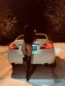 Eva_Devis what would you do to me in this car? slika