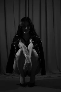 valeriia25_ black and white 사진 3