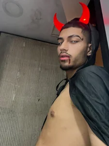 ItsZairen 🔥 Hotter Than Hell Foto 4