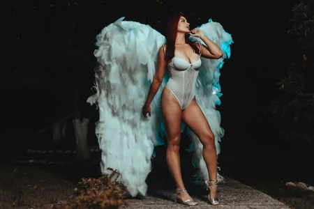 Raven-reyessPublic Bild 2