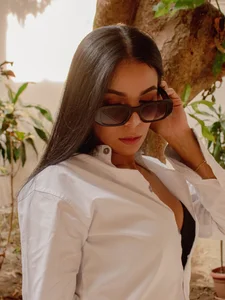 fabiana_rodriguez Do you like my sunglasses? Pic 4