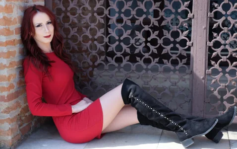 FirstTimePam Sexy in red 사진