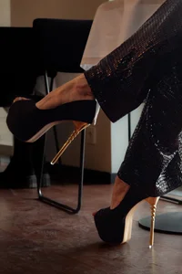 IsabellaDeRosa high heel зображення