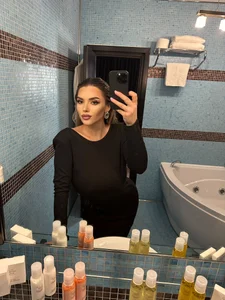 SophiePamela Bathroom selfie Pic 5