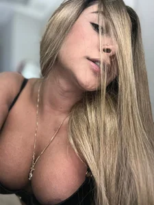 Andrea-ts blonde hair color Pic 2