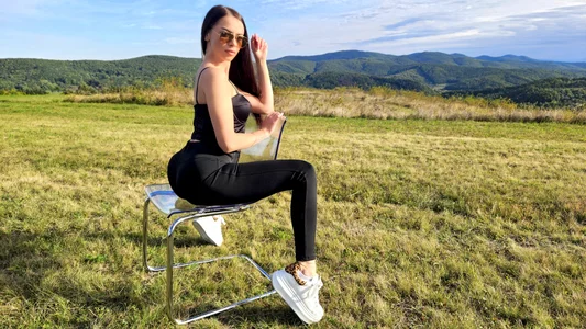 MiaGoldXSit back and relax图片 7