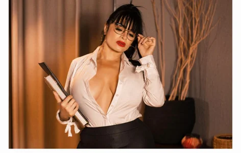 CharlotteAngelss_ I'll give you your lesson today Pic 2