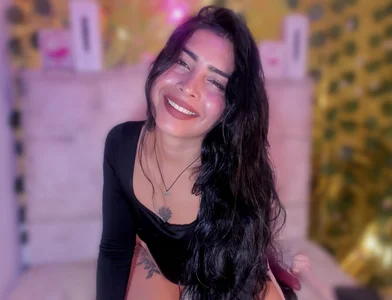 cristalconnorr Does black look on me? Pic 6