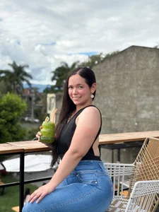 loreen_grey Mostrándote un poco de mi descanso 🍷💚 Bilde 6