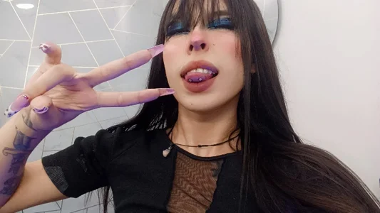 Cloeandtyfanny I don't promise to be good... but I am unforgettable Kuva