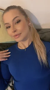 Alyssa-Schwarz: Public ( фото)