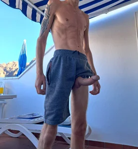 SkinnyWithAHugeDick Me being me  4 снимка