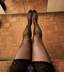 Femboymaty Feet and legs Gambar 5