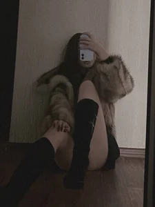 EmilyMonday Public Pic 3