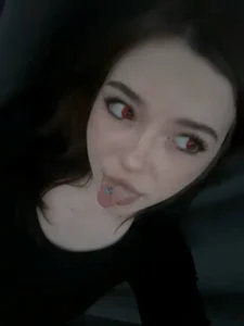 ThuBoppre Lenses red Pic