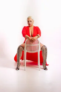 GianellaCox_ RED IS THE SIGNATURE OF MY STYLE Pic 2