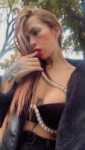 zinnia_mosley In the street slika 2