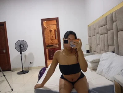 Show me a little 😈 de Mia_savala_  5 Imagens
