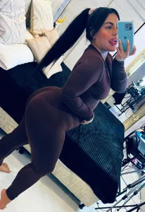 kyana_cream Do you want to come over and play, my love? Pic