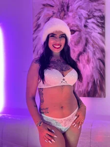 my gaze will dominate you 🤍 de TeennNaugthy18  7 photos