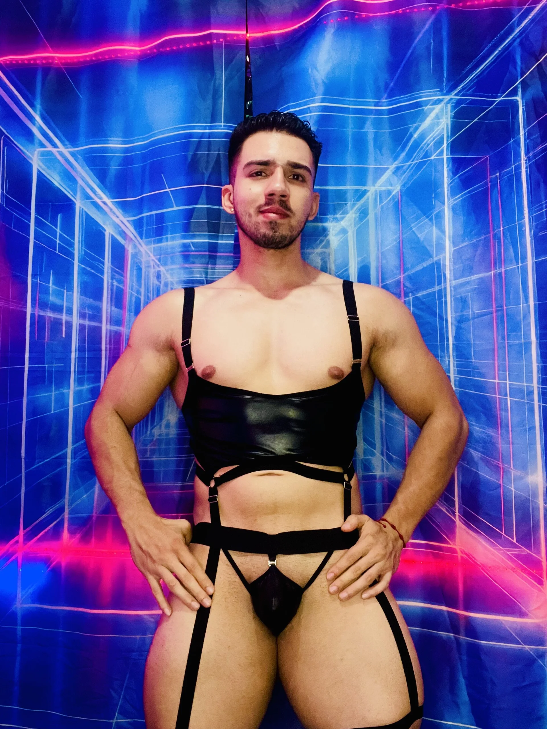 FOR LOVERS OF GLOSSY LEATHER de Liam_forest_  2 photos