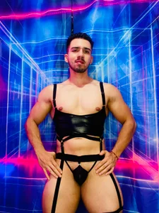 FOR LOVERS OF GLOSSY LEATHER od Liam_forest_  2 snímek