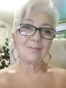 LovelyHelena Public Εικόνα