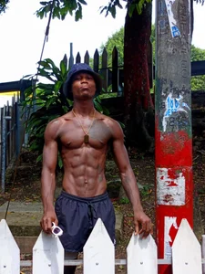 DereKward01: Athletic ( 4 фото)