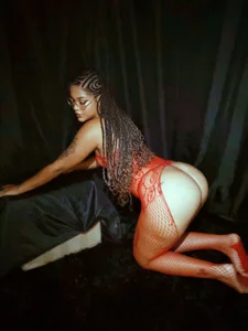 IVISBOUNCYASS In low light! 🕯️ Immagine 