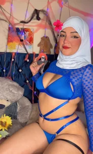 Dana-Alabi: Ready to get lost in my blue lace? 🔥🤤 ( фото)