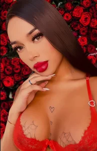 tinaqueen_noa As red as roses, as dangerous as my gaze. 🌹🔥 Pic 2
