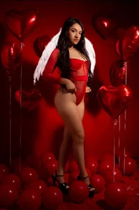 Ari-New Public Pic 2