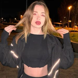 xeniamiss That Shy Little Look 👀 Kuva