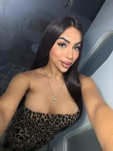 Korina_Saenz01 Public Pic 2