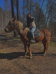 Adele_Shy_のYour fatal horsewoman🏇🏻🤩の 2枚の写真