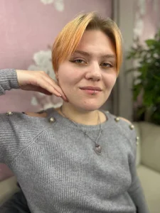 Close Enough od MelodeeMasello  2 snímek