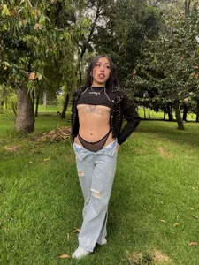 MadyJackson kullanıcısının Wouldn't you like to take my clothes off in nature? 🪵😈🍃 albümü -  4 fotoğraf